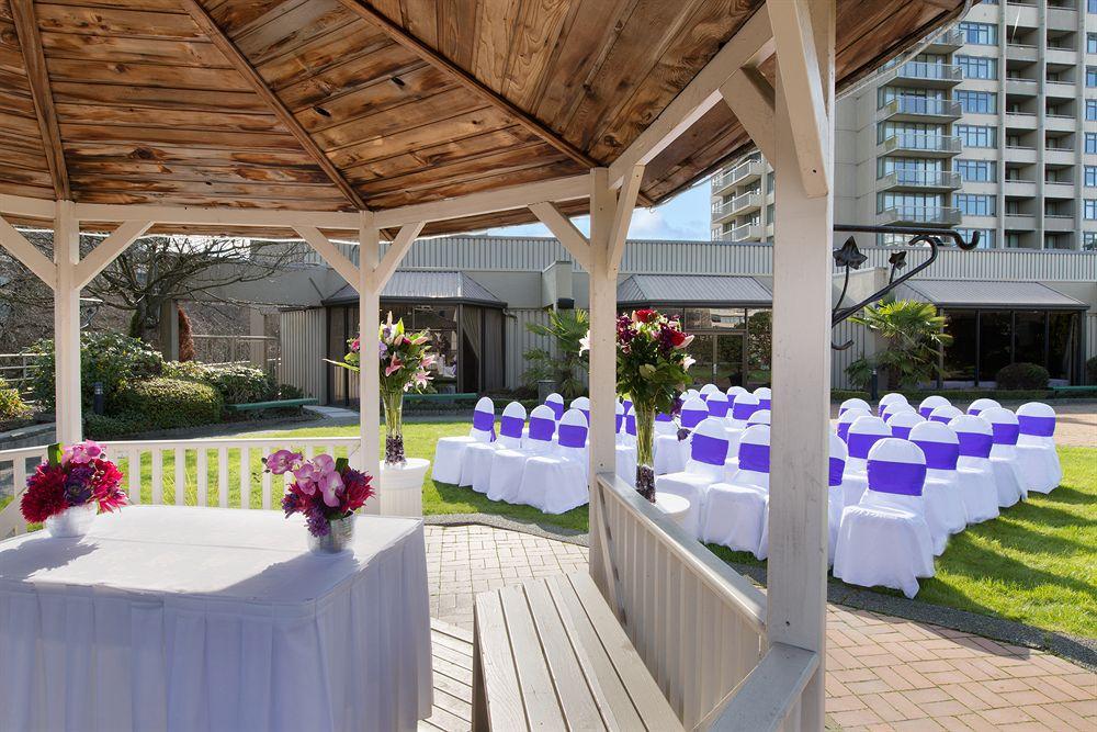 Coast Plaza Hotel And Suites Βανκούβερ Εξωτερικό φωτογραφία
