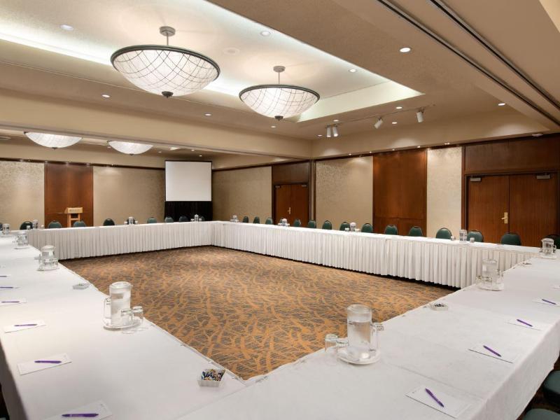 Coast Plaza Hotel And Suites Βανκούβερ Εξωτερικό φωτογραφία