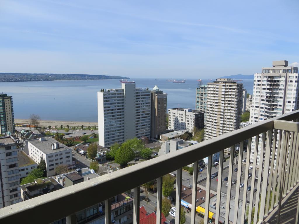 Coast Plaza Hotel And Suites Βανκούβερ Εξωτερικό φωτογραφία