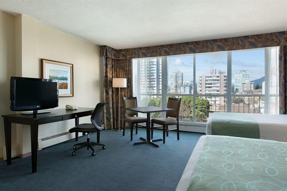 Coast Plaza Hotel And Suites Βανκούβερ Εξωτερικό φωτογραφία