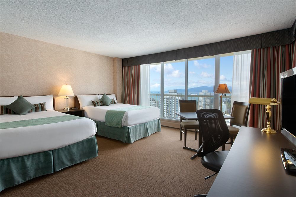 Coast Plaza Hotel And Suites Βανκούβερ Εξωτερικό φωτογραφία
