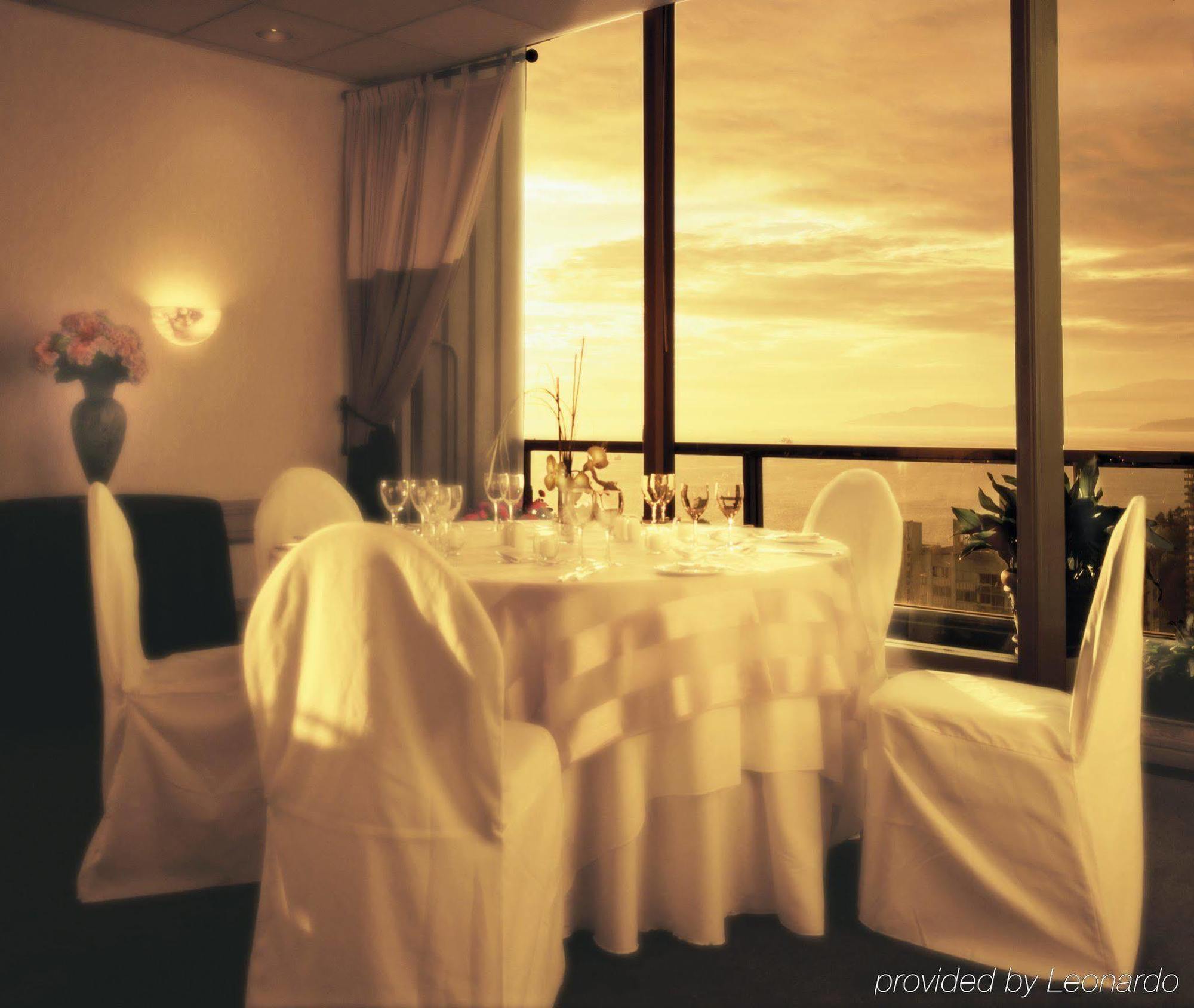 Coast Plaza Hotel And Suites Βανκούβερ Εστιατόριο φωτογραφία